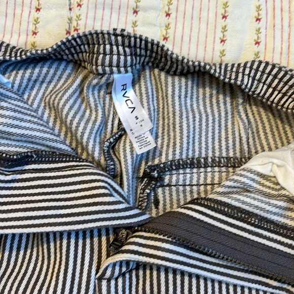 RVCA high rise shorts - Picture 2 of 5